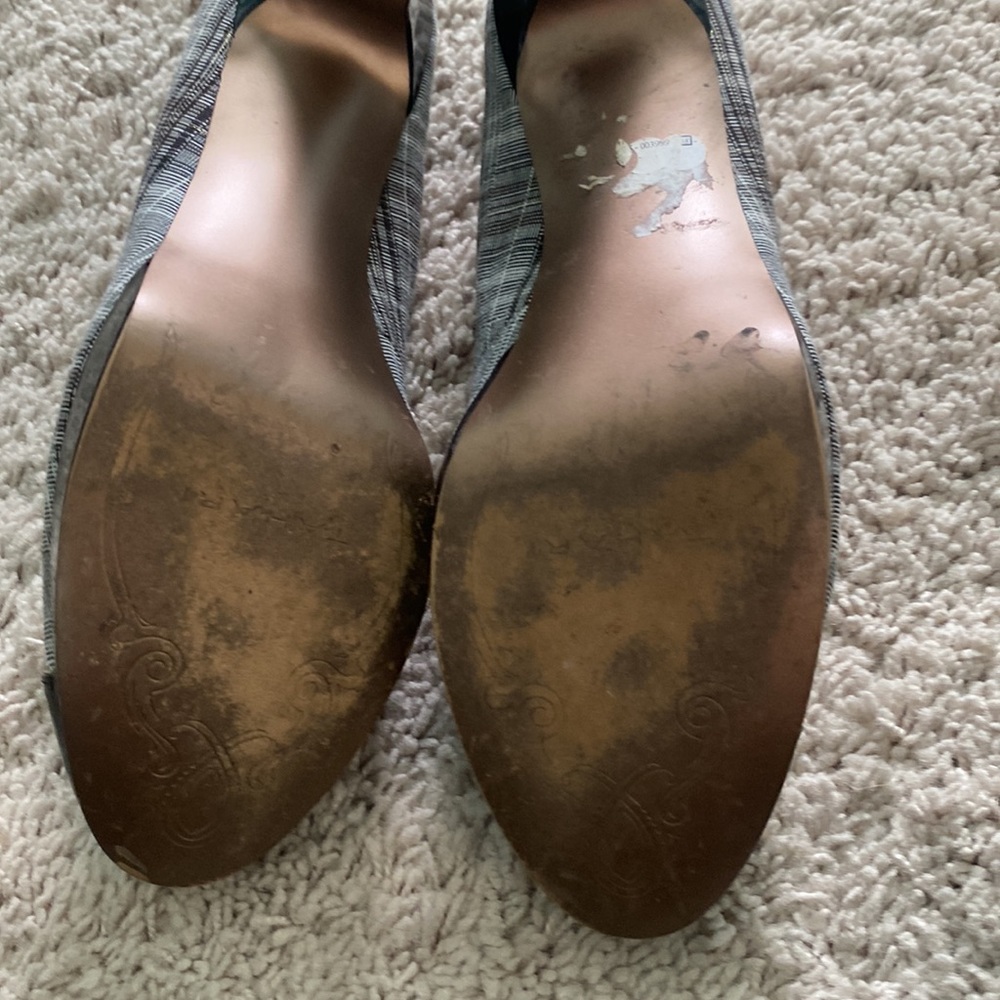 Black and white heels Tahari size 8M - Picture 5 of 5